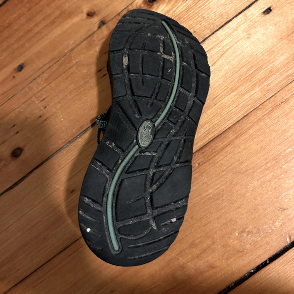Women’s chacos size 7. - Picture 2 of 2